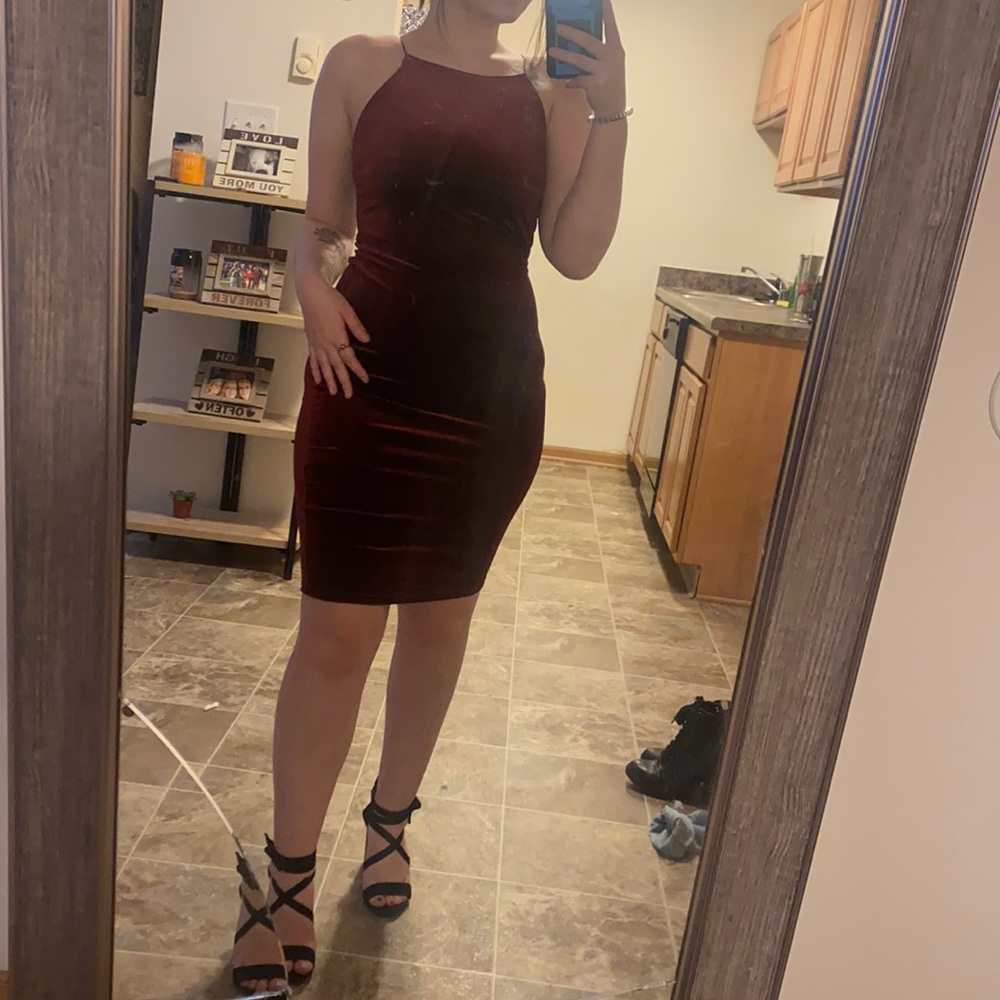 Maroon velvet tight midi dress